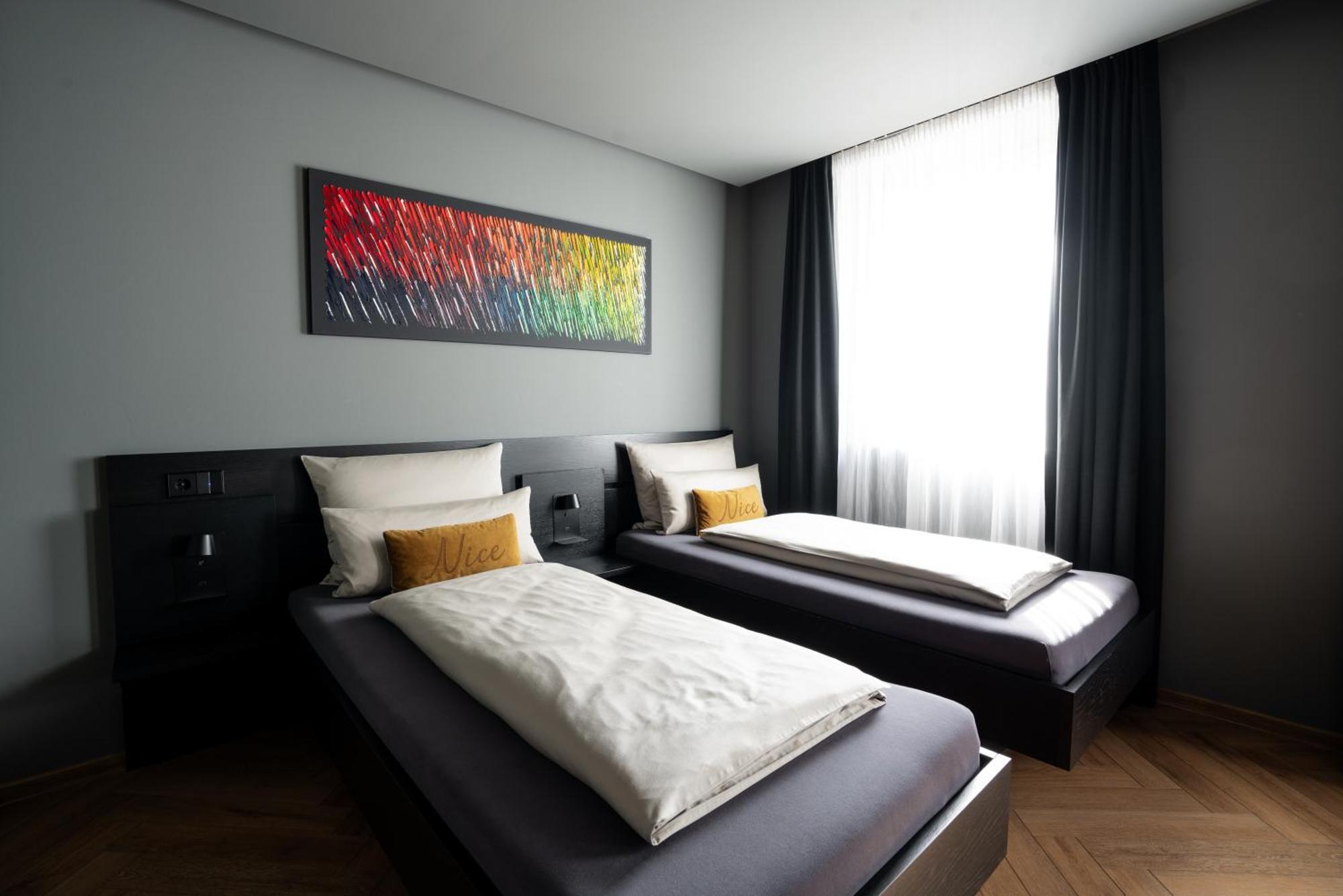 Hotel Nice Laupheim Bagian luar foto