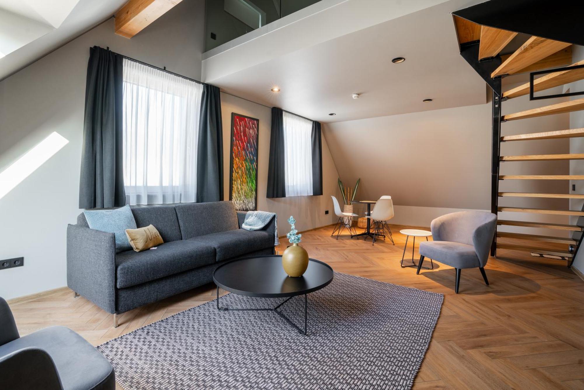 Hotel Nice Laupheim Bagian luar foto