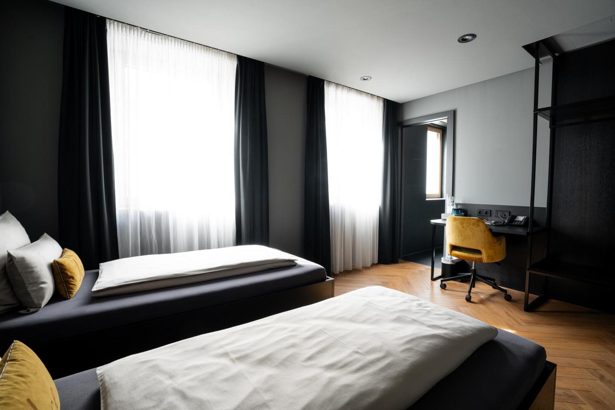 Hotel Nice Laupheim Bagian luar foto