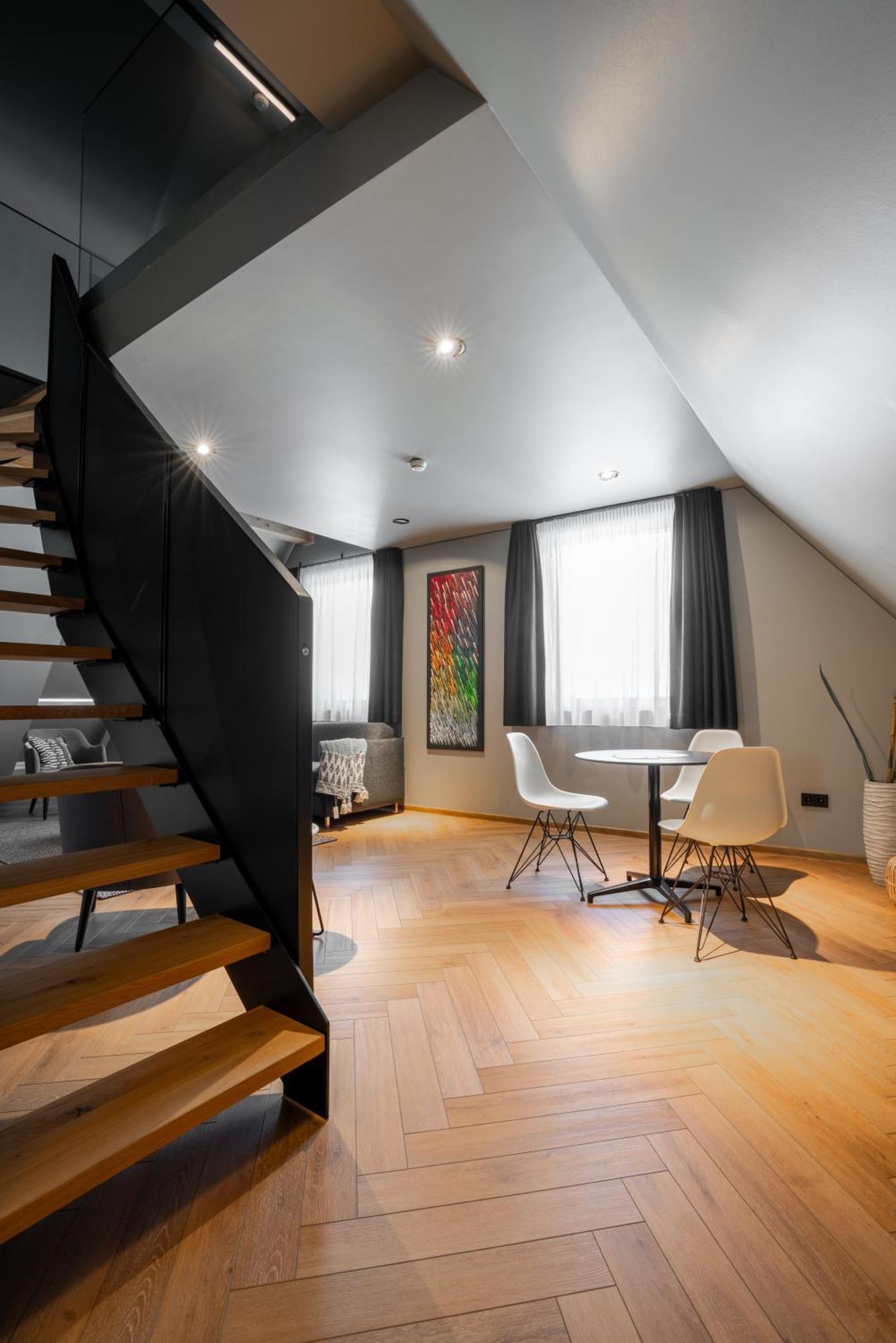 Hotel Nice Laupheim Bagian luar foto
